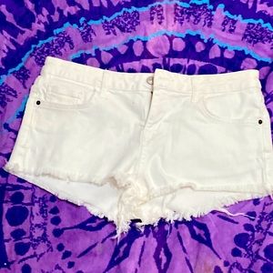 White Jean shorts daisy